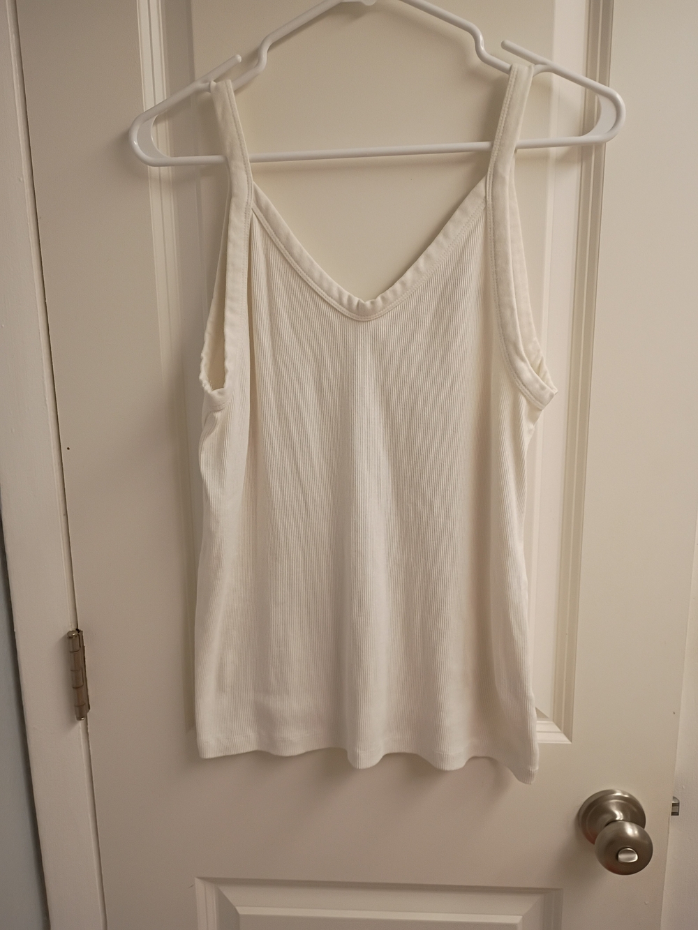 Universal Thread Cream V-Neck Ribbed Tank Top